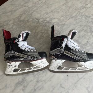 Bauer Vapor Hockey Skates Size 4EE US 5